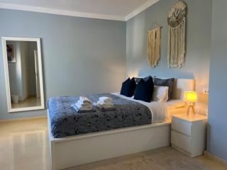 Stylish Spacious Apt, Comfy Pool Prime Location - Marbella - 1