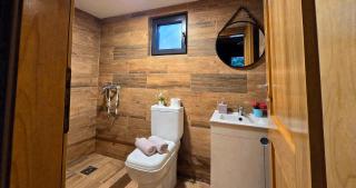 Peaceful Villa with Hot Tub - Jacuzzi - 3