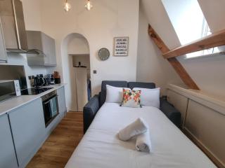 Charming Sale Flat Sleeps 4 by City SuperHost - Sale - 8