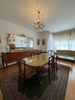 Back to the 70s, Large three-bedroom with parking - Udine - 0