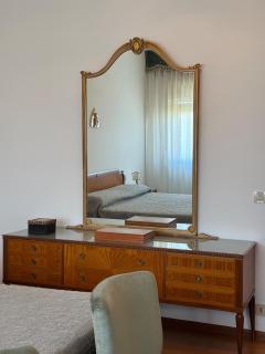 Back to the 70s, Large three-bedroom with parking - 7