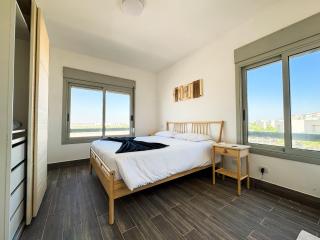 Poolside 2BR Chalet at Einbay Resort Steps from the Water - Ain Sokhna - 9