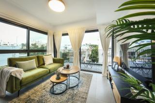 Stylish 2BR Apt w Balcony 5 min From Tel Aviv Port - Tel Aviv - 0