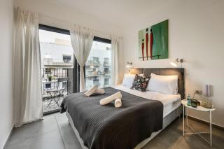 Stylish 2BR Apt w Balcony 5 min From Tel Aviv Port - Tel Aviv - 7