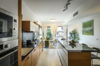 Stylish 2BR Apt w Balcony 5 min From Tel Aviv Port - 6