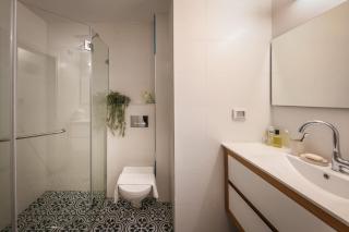 Stylish 2BR Apt w Balcony 5 min From Tel Aviv Port - Tel Aviv - 5