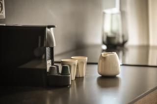 Stylish 2BR Apt w Balcony 5 min From Tel Aviv Port - Tel Aviv - 3