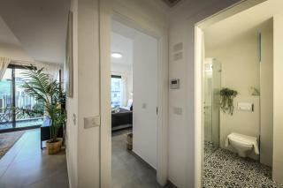Stylish 2BR Apt w Balcony 5 min From Tel Aviv Port - Tel Aviv - 2
