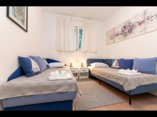 Beachfront amazing sunset house - Rovanjska - 9