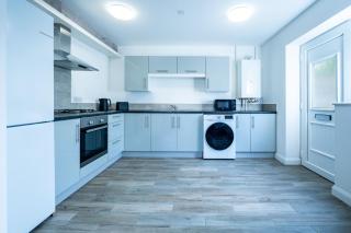 Two-bed Ground Floor Flat in Caerphilly Town Centre - Caerphilly - 8