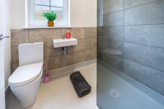 Two-bed Ground Floor Flat in Caerphilly Town Centre - Caerphilly - 6