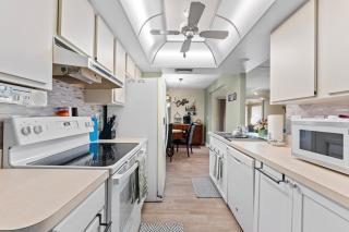 Vintage Charm, Waterfront with Screened Porch - Port Charlotte - 4