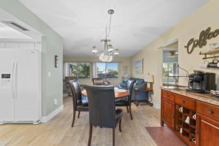 Vintage Charm, Waterfront with Screened Porch - Port Charlotte - 1