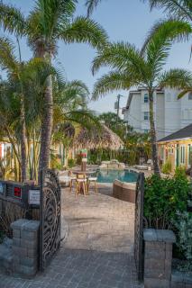 Sleeps 24 Steps to the Beach Heated Pool 7BR 7BA - St Pete Beach - 7