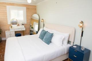 Sleeps 24 Steps to the Beach Heated Pool 7BR 7BA - St Pete Beach - 4
