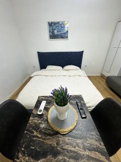 Cozy Studio Apartment - - 6