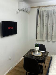 Cozy Studio Apartment - - 4