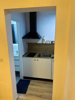 Cozy Studio Apartment - - 2