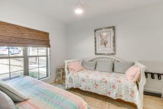 New 3BR Lakefront Home w Dock and Fishing Pond - Eclectic - 2