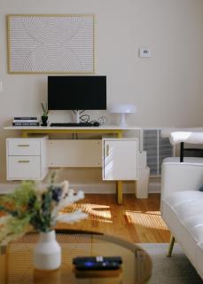 Huge Projector and Designated Workspace, Near Wrigley - Chicago - 8