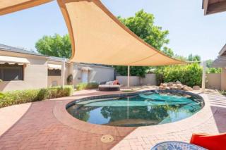 Desert Oasis, 5BR Home with Pool and Firepit - Phoenix - 0