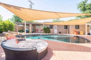 Desert Oasis, 5BR Home with Pool and Firepit - Phoenix - 8