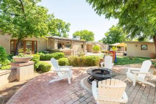 Desert Oasis, 5BR Home with Pool and Firepit - 6