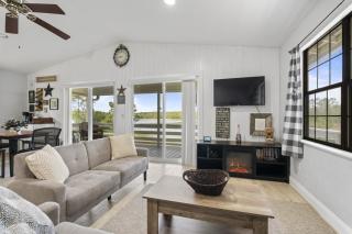Hawthorne Retreat w Waterfront Fire Pit - Interlachen - 2