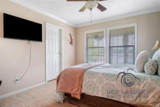 5BR Lakefront Home. Dock and Boat Rental plus Views - 1