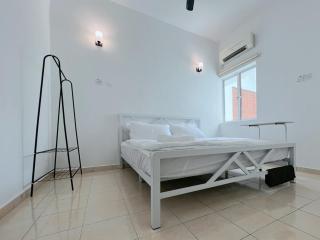 Trichrome Marina Island Minimalist Villa with Balcony - Lumut - 1