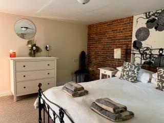 Seafret Barn sleeps two, North Norfolk - Roughton - 8