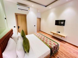 Hotel IP Swarn Near Anand Vihar Vaishali Ghaziabad - Ghaziabad - 0
