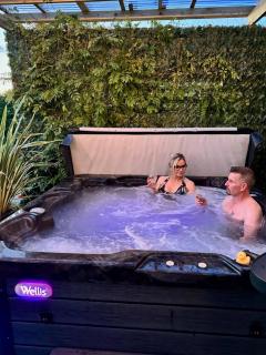 FINN VILLAGE - Loch Lomond Villa - THE JUNGLE ROOM with a PRIVATE HOT TUB - Drymen - 9