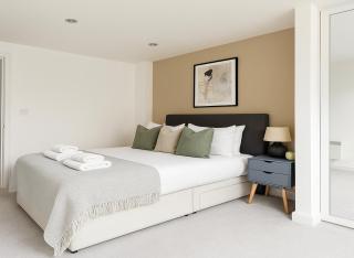 Idyllic 2 Bed Balcony Flat Chelsea Harbour - 1
