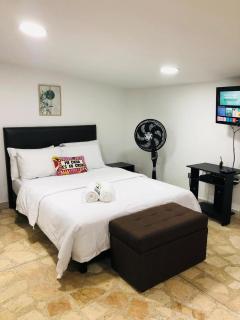 Hermoso apartaestudio en el corazón de laureles - Medellín - 9
