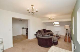 Lovely 2 bedroom flat in town centre by train station - Port Talbot - 6