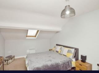 Lovely 2 bedroom flat in town centre by train station - Port Talbot - 2