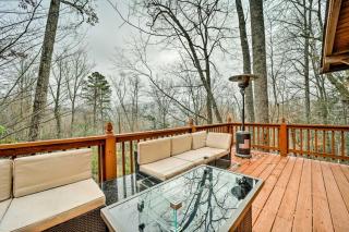 Walk to Golfing. Creekside Cabin and Hot Tub - Maggie Valley - 1