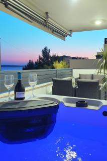 Holiday Home Vučko with Jacuzzi - Makarska - 8
