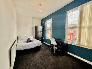 Spacious 5 Bed 2B, Sleeps 10, Toxteth Liverpool - Moffat - 0