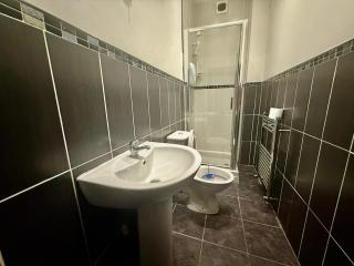 Spacious 5 Bed 2B, Sleeps 10, Toxteth Liverpool - Moffat - 6