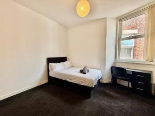 Spacious 5 Bed 2B, Sleeps 10, Toxteth Liverpool - Moffat - 5