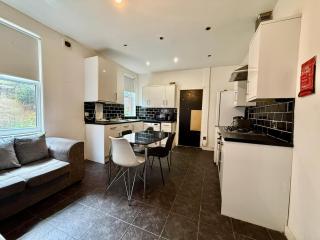Spacious 5 Bed 2B, Sleeps 10, Toxteth Liverpool - Moffat - 4