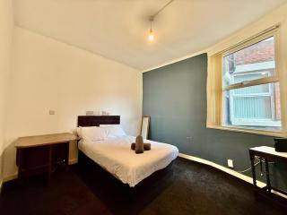 Spacious 5 Bed 2B, Sleeps 10, Toxteth Liverpool - Moffat - 3