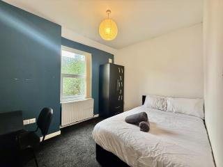 Spacious 5 Bed 2B, Sleeps 10, Toxteth Liverpool - Moffat - 2