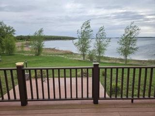 Lakeside 4BR Retreat Private, Peaceful & Scenic villa - - 9