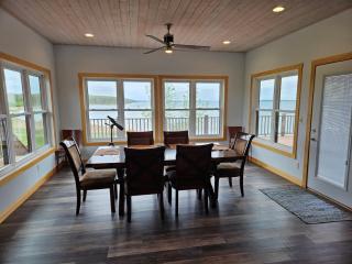 Lakeside 4BR Retreat Private, Peaceful & Scenic villa - - 8