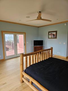 Lakeside 4BR Retreat Private, Peaceful & Scenic villa - - 2