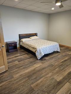 Lakeside 4BR Retreat Private, Peaceful & Scenic villa - - 1