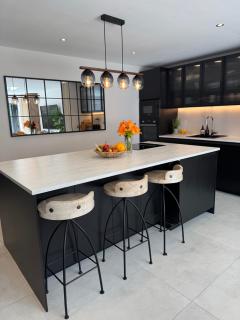 Modern Luxury Home with Spacious Garden close to Warner Bros Studio - Abbots Langley - 8